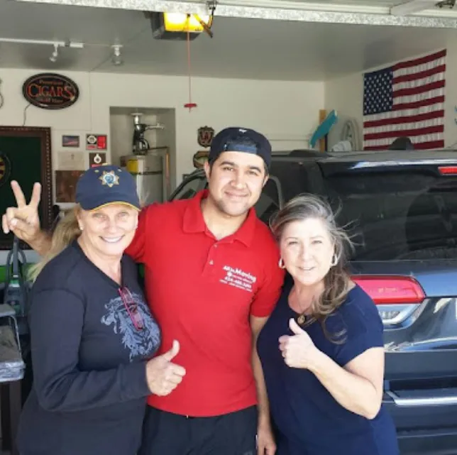 Mover with happy customers